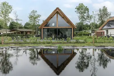 Image de Maison de Vacances aux Pays-Bas avec Vue sur Étang