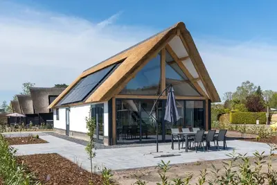 Image de Maison de Vacances aux Pays-Bas avec Vue sur Étang