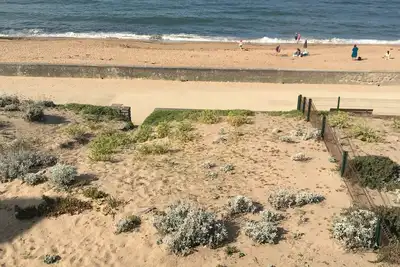 Image de En bord de mer, vue et accès direct à la plage