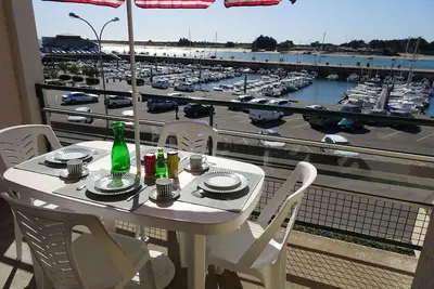 Image de F. 3\/5pers. vue sur port de plaisance, piscine, tennis