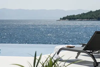 Image de Beachfront contemporary villa, heated pool