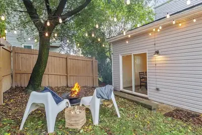 Image de Fenced Yard/Fire Pit • Mins to Dt