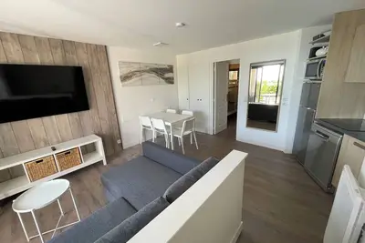 Image de Cannes - Croix des Gardes - Appartement avec terrasse, vue mer et accès piscine