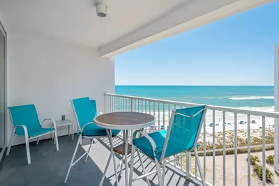 Image de Family Coastal Retreat with Direct Beach Access