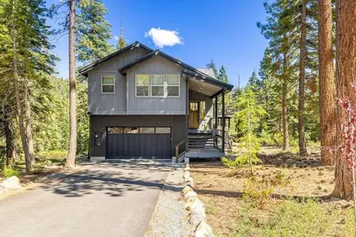 Image de Mountain Majesty in Tahoe Vista - Hot tub - luxury