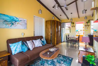 Image de Paradise #B28--Walk to Beach & Town! Relax in your private outdoor Patio Oasis!