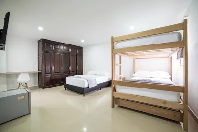 Image de Experiencia Única: Habitación Privada en Medellín con Baño Privado