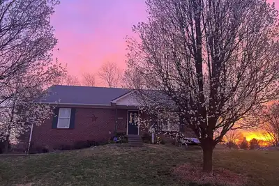 Image de Roomy home in River Ridge area of Jeffersonville