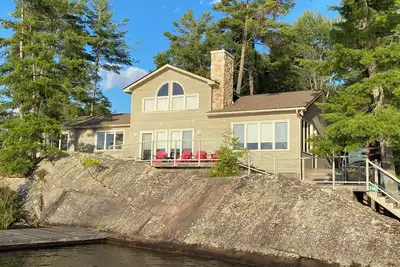 Image de Juniper Island on Stoney Lake. West facing. Very close to tennis, sailing, golf.
