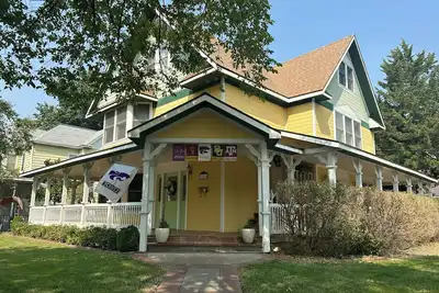 Image de Convenient Victorian suite near City Park, Aggieville, Campus & Downtown.