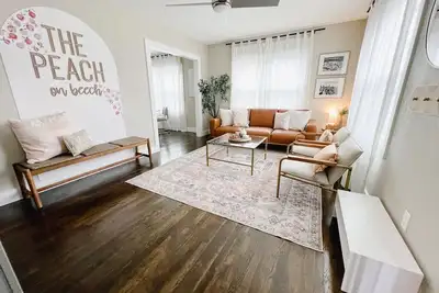 Image de Cozy+Stylish Modern Getaway - Close to I-75 & Braves Stadium