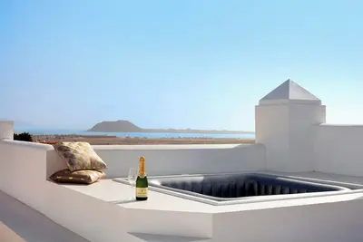 Image de Maison de vacances 'Luxury Ocean View' avec vue sur la mer et piscine commune