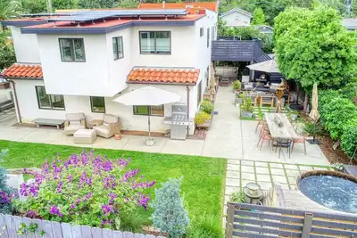 Image de Hermes Haven Beach House - w/ Hot Tub, Blocks to beach