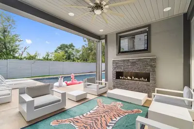 Image de Contemporary Oasis| Pool-10 mins Lovefield Airport