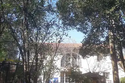 Image de Grande Maison au Milieu des Arbres à 5mn du Métro