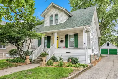 Image de Eclectic Bungalow in the Heart of Royal Oak