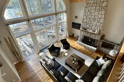 Image de Beautiful waterfront home on quiet cove on Moose Pond. Perfect for 1-2 families