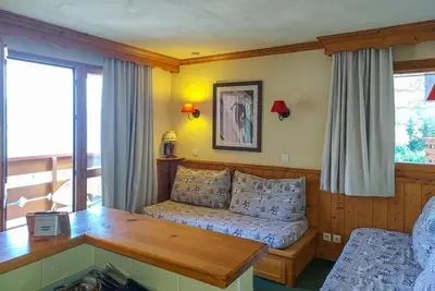 Image de 100m des commerces, 1er étage, vue vallée, balcon, télévision, casier à ski, 31m², Valmorel