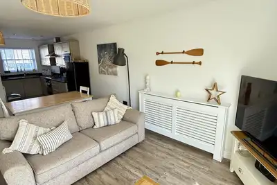 Image de Stunning Coastal Cottage - Sleeping 5 in 2 Bedrooms - Pool and Beach Access Included.