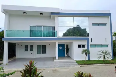 5-bedroom villa in superb Sosúa with Ac, fitness room, WiFi Beach Happy