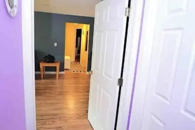 Image de Cozy upstairs three bedroom