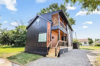 Image de Urban/Modern Detroit escape minutes from downtown stadiums. Sleeps 10 easily