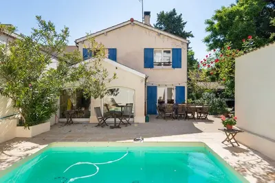 Image de \"La Cerisaie\", une maison de campagne dans la ville