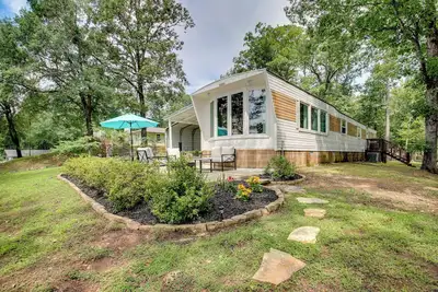 Image de Waterfront Royal Home w/ Dock & Patio!