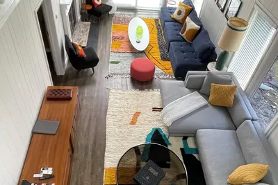 Image de Comfy & stylish post modern home located near the Delaware Water Gap.