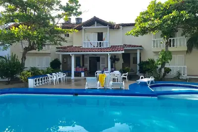 Image de Casa Para 25 Personas Excelente Ubicacion Con Piscina Y Frente Al Mar