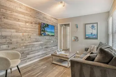 Image de Sunseeker Bungalow-Great location to all things Sarasota