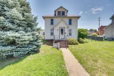 Image de Cozy Iowa Getaway w/ Patio & Fenced-In Yard!