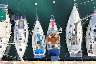 Image de Voilier aménagé amarré à la Marina du Gosier.