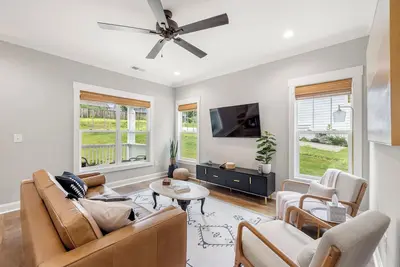 Image de Hillside Getaway close to downtown, shops and restaurants!