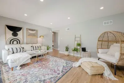Image de Modern Boho house in Lombard 7 min to Metra