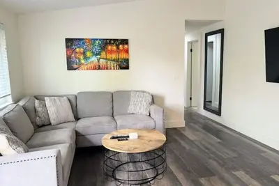 Image de The Bluff House ~Upgraded & Close to town Ii