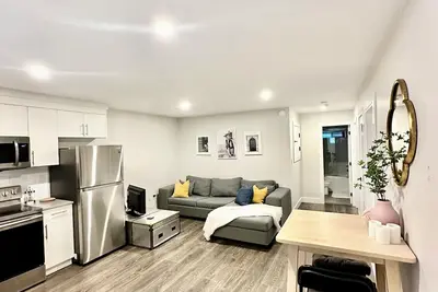 Image de Spacious suite, conveniently located in New Westminster!
