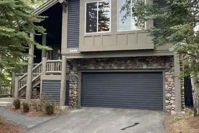 Image de Remodeled Four Bedroom Elkhorn Condo Backs to Open Space Near Harker Center