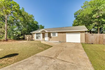 Image de Prime Pensacola Home - Blocks to Boat Ramp!