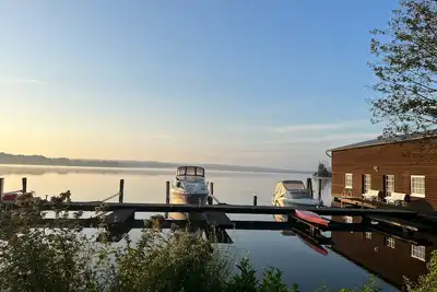 Vacation apartment directly on the lake