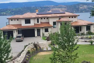 Image de Lakeview Paradise   Tranquil getaway in Kelowna to relax at our 2 bedroom suite.