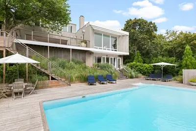 Image de Hamptons Zen with Ocean Views, Short Walk To Private Beach