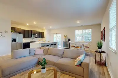 Image de Cheerful, Trendy and Spacious Townhouse