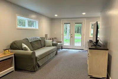 Image de 4 bedroom home, View and Access to Lake Tawas. Kayaks. Sleeps 9. King Bed.