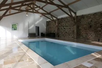 Image de Gîte de campagne avec piscine intérieure et privative
