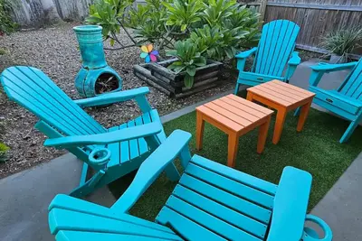 Image de Tropical paradise, huge yard 2min walk 2beach dogs
