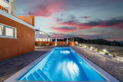 Image de Enchanting Villa South with Pool and Jacuzzi