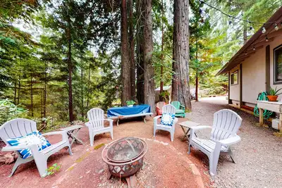Image de Coastal house near trails, beaches, & dining with firepit - dog-friendly