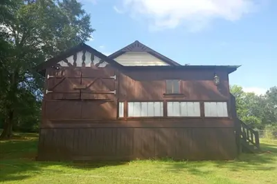 Image de Custom Built Cabin/ManCave, Family Oriented