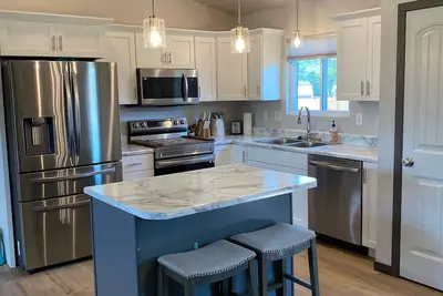 Image de 30 mins from the Sturgis rally with 2 car garage, 4 bed 3 bath, pet friendly.